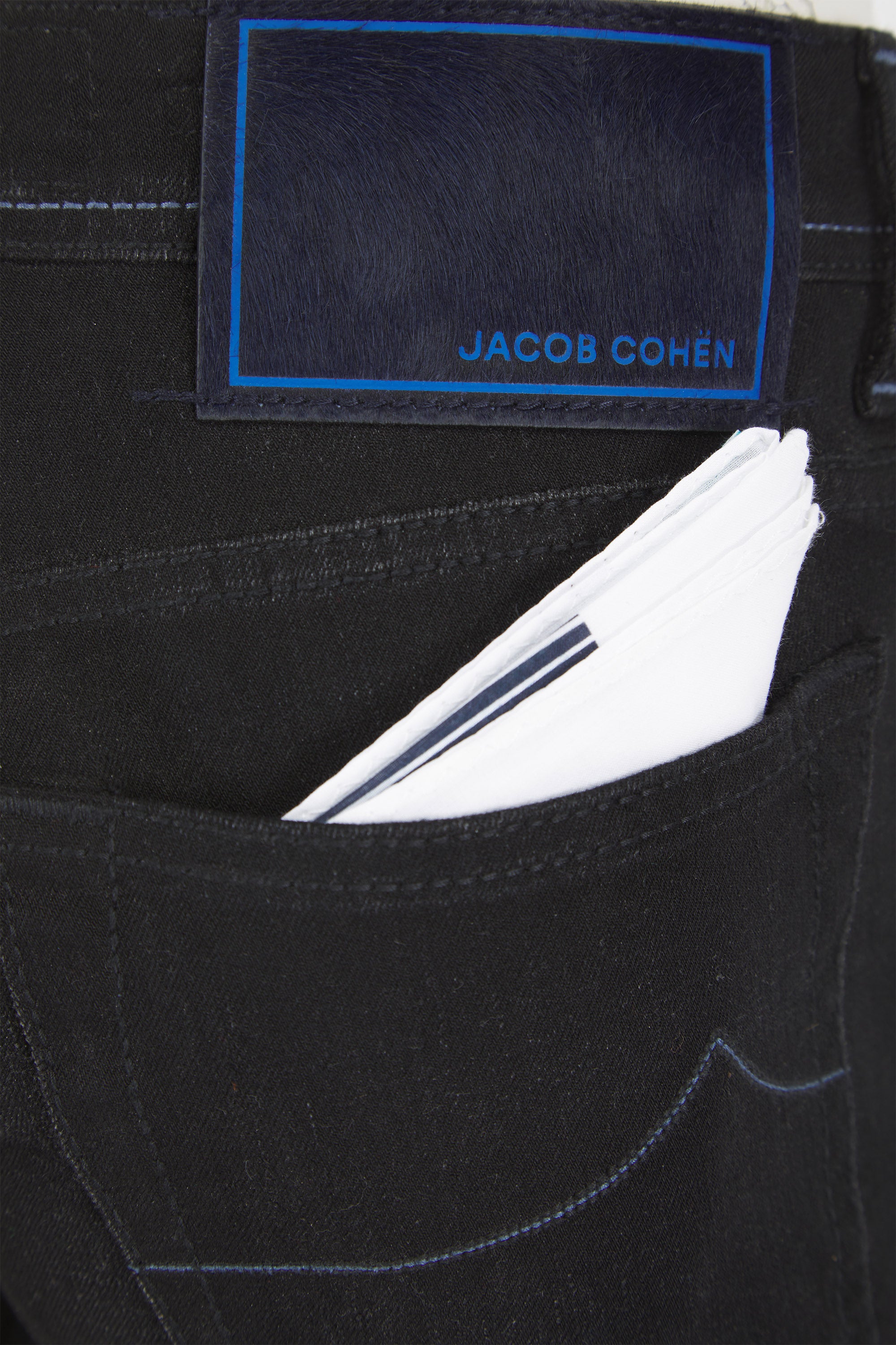 Load image into Gallery viewer, Jacob Cohen Bard Black Jean Royal Badge
