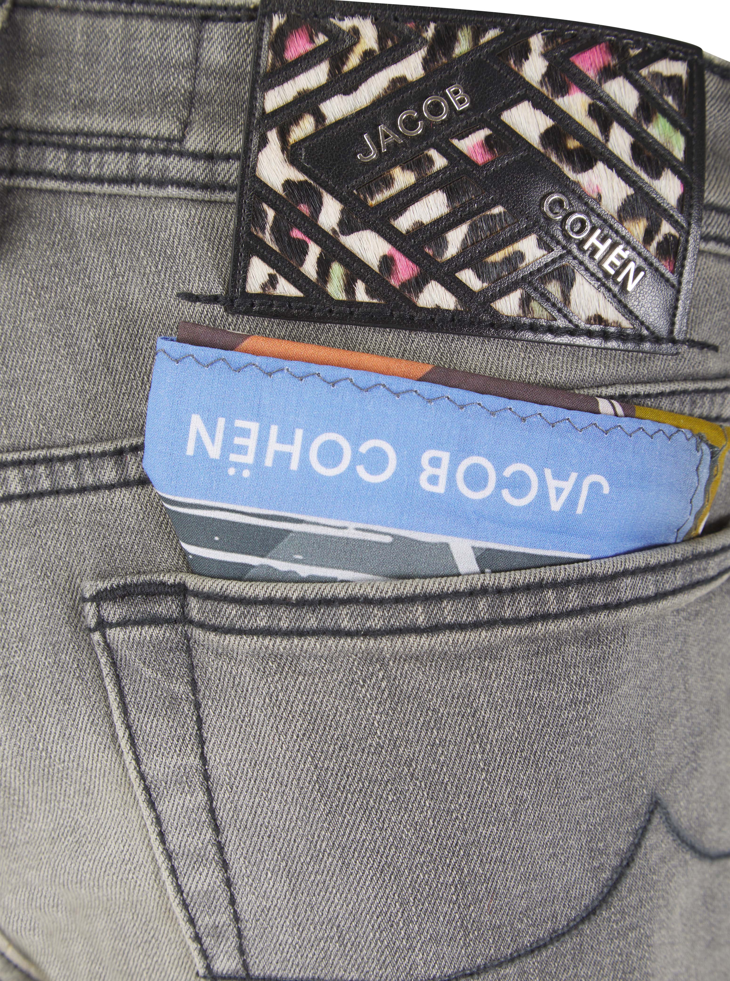 Load image into Gallery viewer, Jacob Cohen Bard Grey Jean Multi Badge
