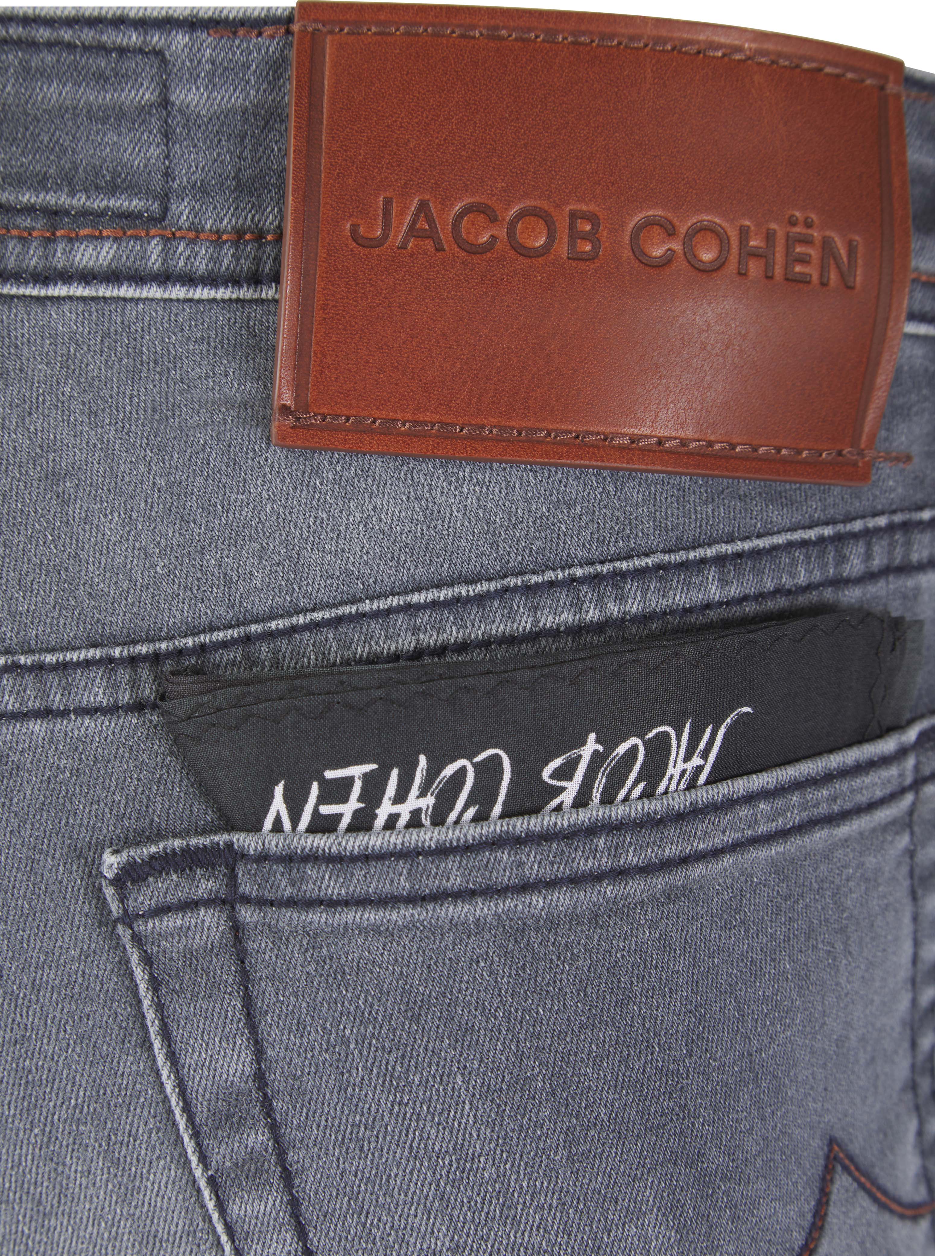 Load image into Gallery viewer, Jacob Cohen Bard Grey Jean Brown Badge
